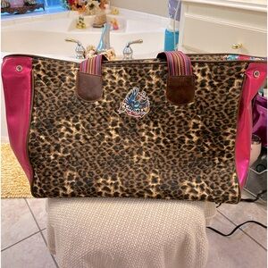 Consuelo - max tote. Beautiful leopard and blazing hot pink foil sides